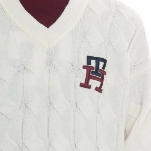 NWT Tommy Hilfiger Monogram Cable Cricket Sweater Large